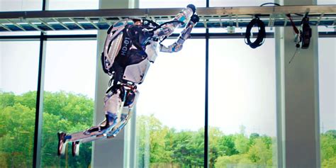 Humanoid Bot ‘Atlas’ Dashes Up Scaffolding, Throws Toolbox Like It’s Nothing