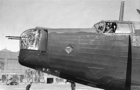 Asisbiz Vickers Wellington RAF crew after the first raid on Berlin 25 26 Aug 1940 IWM HU104670