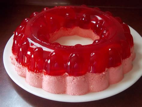 The Daily Smash: Raspberry Peach Jello Mold