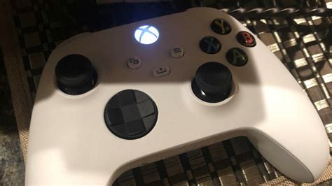 White Xbox Series X Controller Appears Online, Is It The Real Deal ...