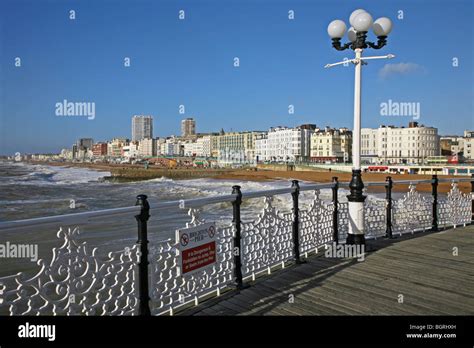 A winter storm creates and impressive wave display on Brighton beach ...