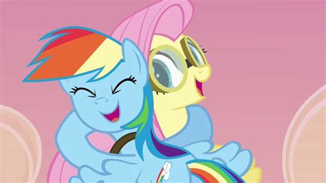 Fluttershy and Rainbow Dash hugging | Mlp my little pony, Rainbow dash ...