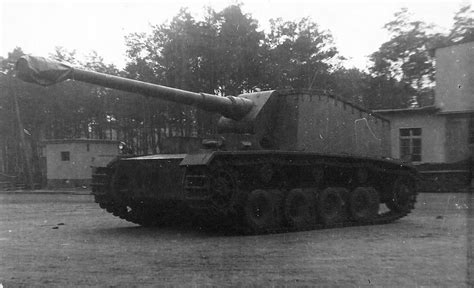 12.8 cm Selbstfahrlafette auf VK3001(H) Sturer Emil | World War Photos