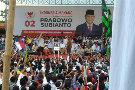 Foto : Menurut BPN, Ini Alasan Prabowo Emosional hingga Gebrak Podium ...