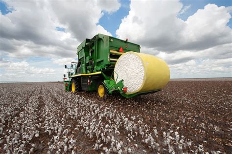 John Deere’s round bale harvester has revolutionised cotton harvesting | The Weekly Times