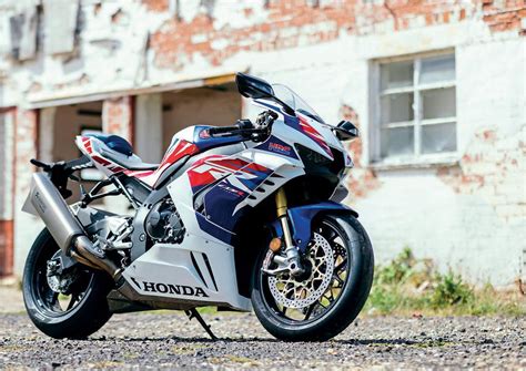 Honda Cbr1000rr-r Fireblade Sp 30th Anniversary - Fast Bikes | Scribd