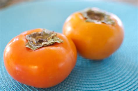 Persimmons: Nutrition, Health Benefits, and Varieties - Nour Zibdeh