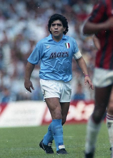 galoppo Raddrizzare lavo i miei vestiti napoli calcio maradona raggio ...