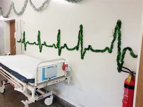 Woodsterman: Christmas Hospital Decor