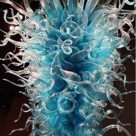 Dale Chihuly Glass Art: A Symphony of Colour and Light - Pixel Gala