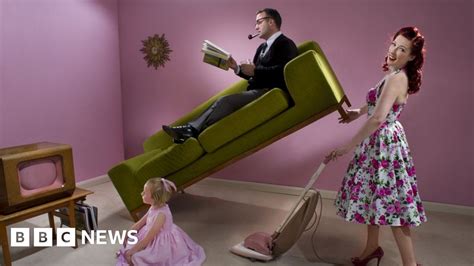 'Harmful' gender stereotypes in adverts banned - BBC News