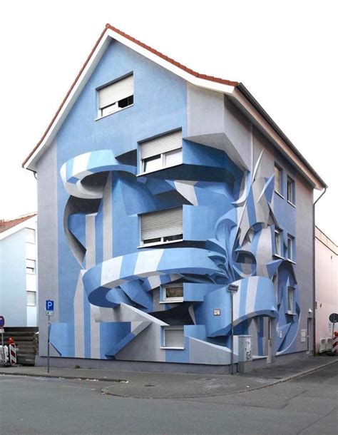 The paint job on this house looks 3D : confusing_perspective