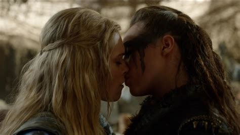 Image - Clarke-Lexa-Kiss.JPG | The 100 Wiki | Fandom powered by Wikia