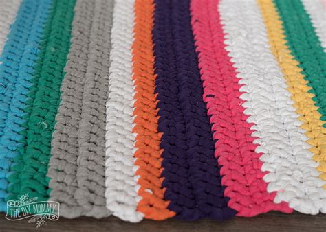 Crochet a T-Shirt Yarn Rug | The DIY Mommy