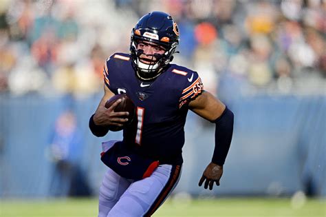 Chicago Bears: 3 things Justin Fields can do to win MVP