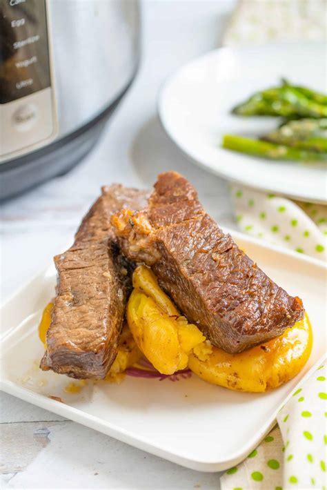 Instant Pot Beef Short Ribs Recipe | A Pressure Cooker