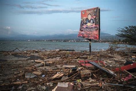 Death toll climbs after a massive tsunami hit Indonesia | New Scientist