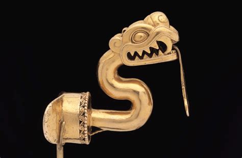 A Serpentine Example of Aztec Body Modification Slithers into The Met Deformed Skull, Aztec ...