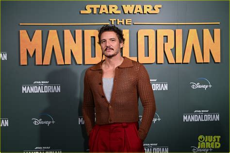 Pedro Pascal Hangs With Many Mandalorians at 'The Mandalorian' Season 3 ...