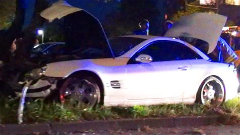 Mercedes SL 500 CRASH Unfall Accident INTO a TREE R230 after illegal Street Race !!! - YouTube