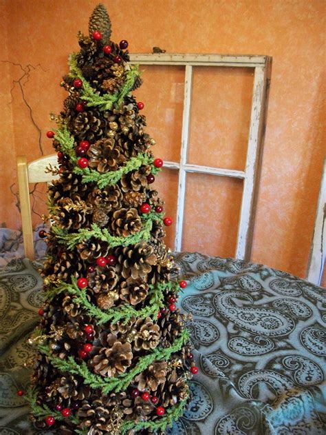 37 Amazing Pine Cone Christmas Tree Decorations Ideas - Decoration Love