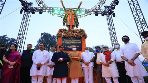 Bal Thackeray statue photos video unveiled Mumbai Uddhav Aaditya Sharad ...