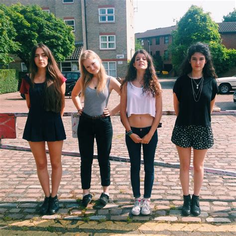 Hinds are one of my favorite bands and I love their fashion sense Fast ...