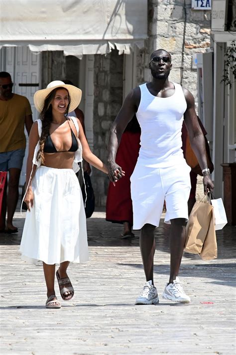 What Maya Jama Packed For Her Greek Getaway With Stormzy | British Vogue