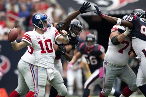 Thread the Needle | Eli Manning lines up a pass just out of … | Flickr
