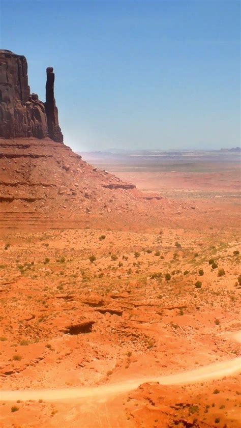 Monument Valley - West and East Mitten Buttes wallpaper - backiee