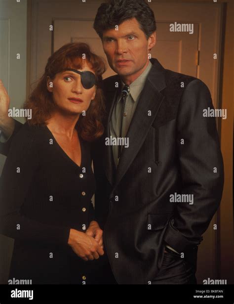 TWIN PEAKS (TV - 1990) WENDY ROBIE, EVERETT MCGILL TPSS 008 OS Stock Photo - Alamy