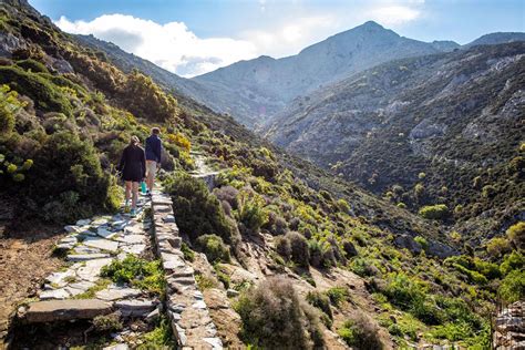 Hiking to Mount Zeus | Earth Trekkers