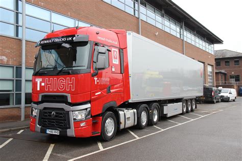 Road Test: Renault Range T High (RHD) - Trucking