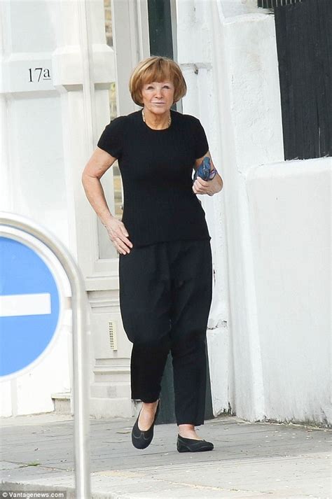 Anne Robinson steps out with puffy face following trip to hairdressers | Daily Mail Online