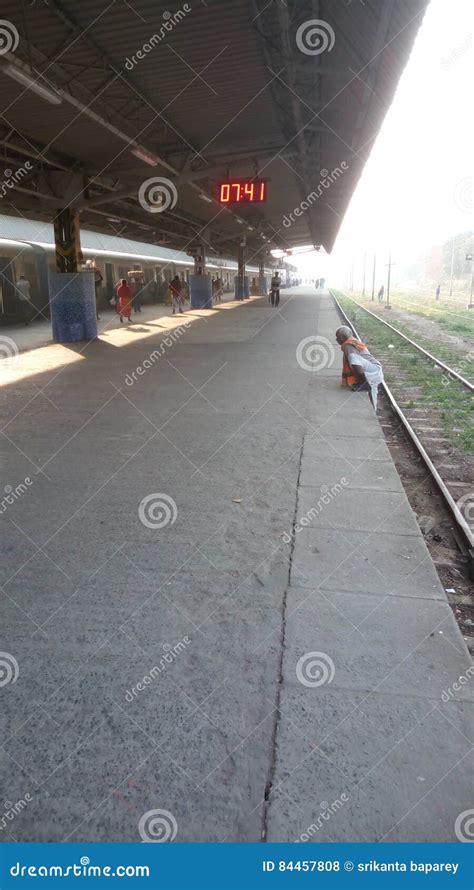 Sealdah editorial stock photo. Image of station, kolkata - 84457808