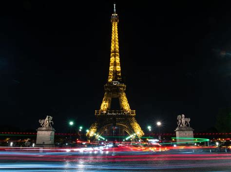 Paris to Turn Off Eiffel Tower Lights Early to Save Electricity: Report ...