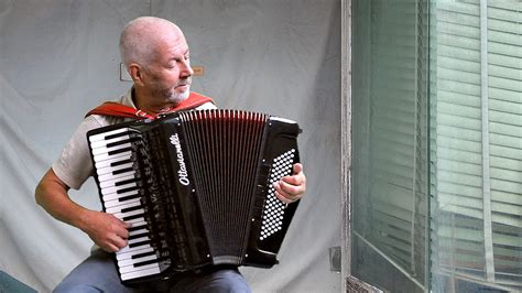 FRENCH ACCORDION MUSIC Valse musette Yann Tiersen style - Jo Brunenberg ...