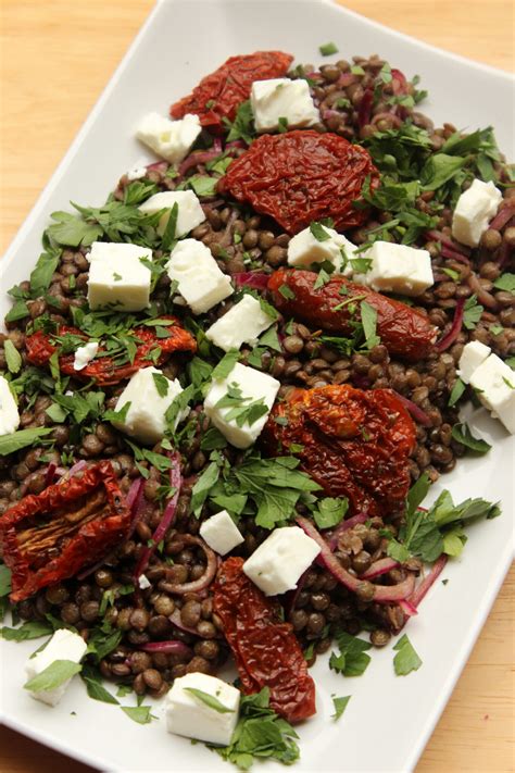 Linsensalat mit Feta und getrockneten Tomaten - Claudia Earp