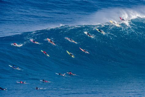 Surfers risk death paddling into historic 80-foot waves at Jaws