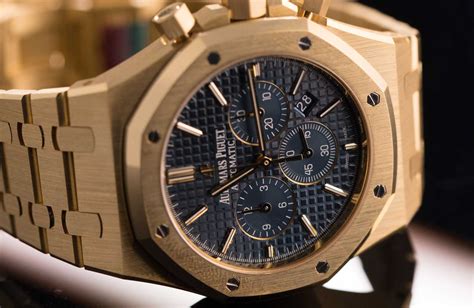 HANDS-ON: The Audemars Piguet Royal Oak Chronograph in yellow gold ...