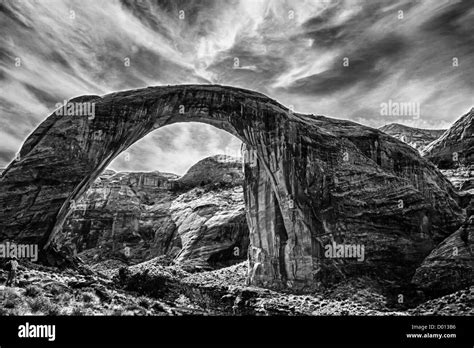 Rainbow Bridge National Monument en Lake Powell es el puente natural ...