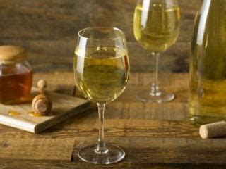 Mead: Types, Benefits, & Recipe | Organic Facts