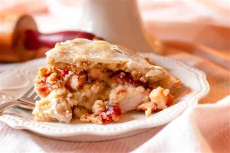 How-To Make a Thanksgiving Leftovers Pie - The How-To Home