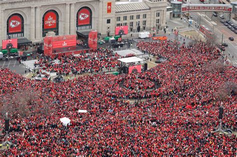 Hundreds of thousands gather to celebrate Chiefs | News, Sports, Jobs - The Daily news