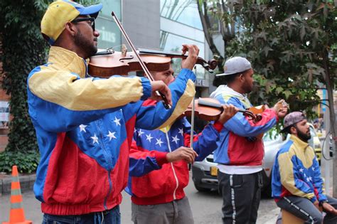 Stage to Bogotá streets: The musicians of the Venezuelan migration ...