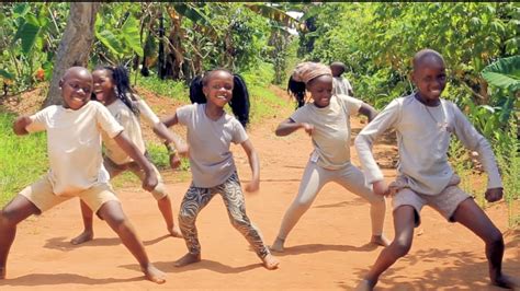 Masaka Kids Africana Dancing Koti Ko - MastaGaan ft Simonne - YouTube