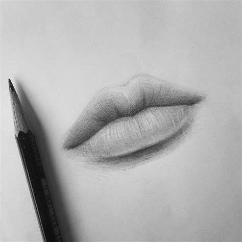 Lip sketch 🏼 By @crystal_arts_ ️ . . . 👉Follow @artistsuniversity 🔮 for more 📸 . . And use # ...