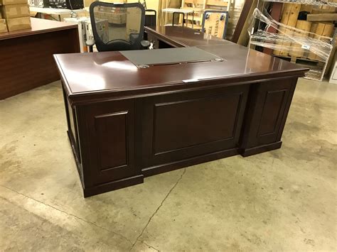 MAHOGANY TRADITIONAL STYLE 6' X 6' L-SHAPE EXECUTIVE DESK - Able Auctions