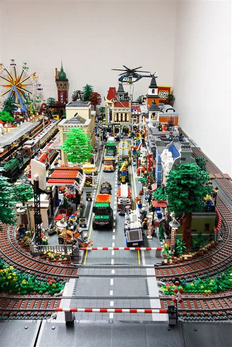 Hi, as said in my introduction thread, I want to present today my Lego ...