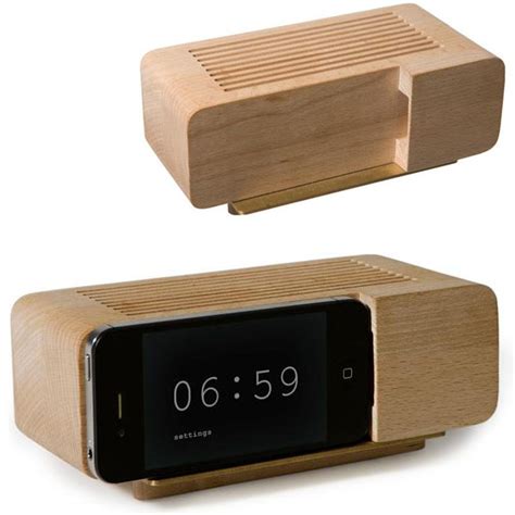 Retro Beech Wood iPhone Alarm Clock Dock - GeekAlerts